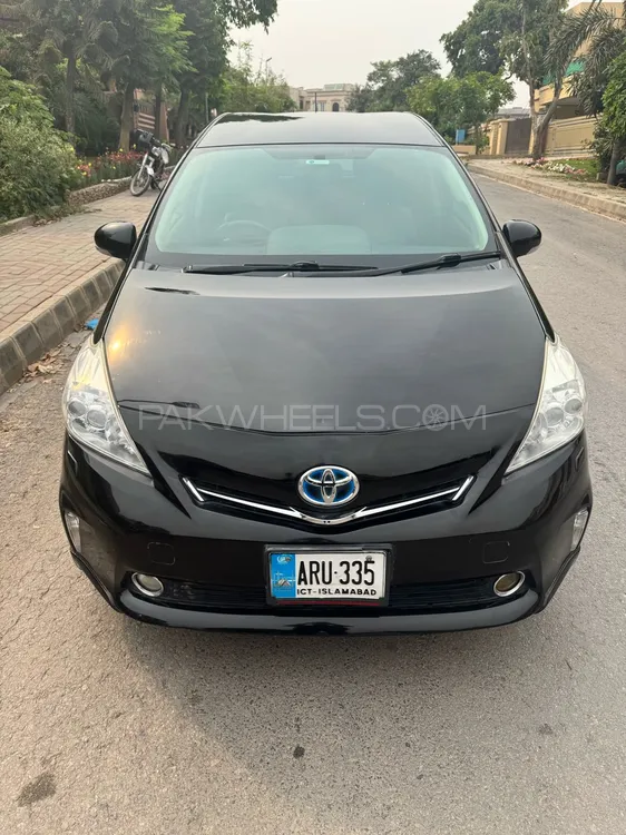 Toyota Prius Alpha 2014 for Sale in Islamabad Image-1