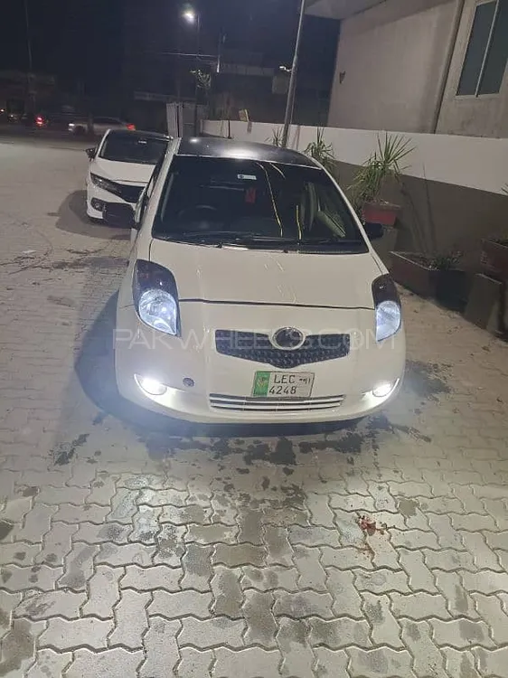 Toyota Vitz 2007 for Sale in Sialkot Image-1