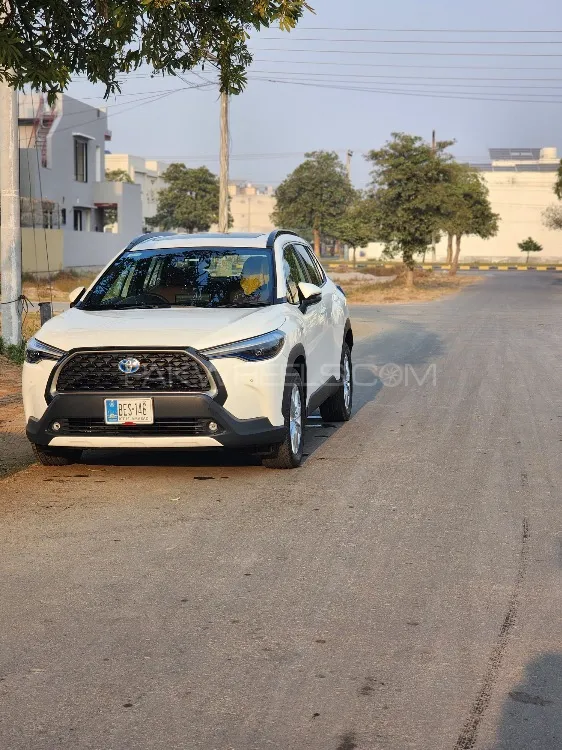 Toyota Corolla Cross 2024 for Sale in Faisalabad Image-1