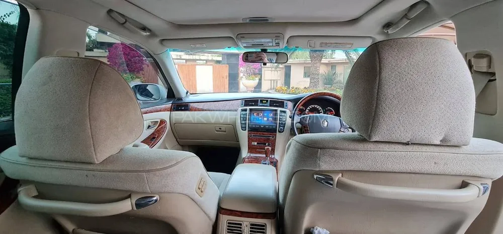 Toyota Crown 2004 for Sale in Quetta Image-1