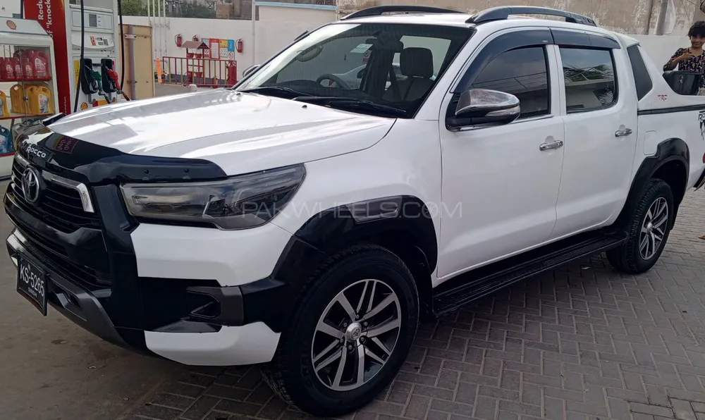 Toyota Hilux 2010 for Sale in Karachi Image-1