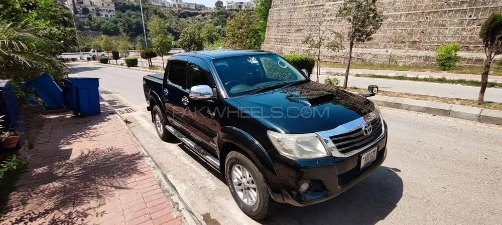 Toyota Hilux 2012 for Sale in Islamabad Image-1