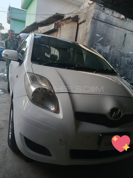 Toyota Vitz 2008 for Sale in Mardan Image-1