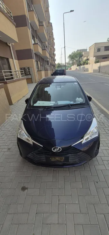 Toyota Vitz 2017 for Sale in Karachi Image-1
