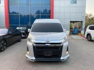 Toyota Hiace Commuter AT
2.8 Diesel Thailand (new shape)
Model: 2020
Mileage: 47,000 km 
Unregistered 
Fresh Import 2025

*14 seater 
*Autodoor
*Dual AC 
*Body kitted 
*GDH322

Calling and Visiting Hours

11:00 AM to 7:00 PM