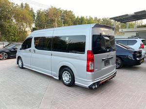 Toyota Hiace Commuter AT
2.8 Diesel Thailand (new shape)
Model: 2020
Mileage: 47,000 km 
Unregistered 
Fresh Import 2025

*14 seater 
*Autodoor
*Dual AC 
*Body kitted 
*GDH322

Calling and Visiting Hours

11:00 AM to 7:00 PM
