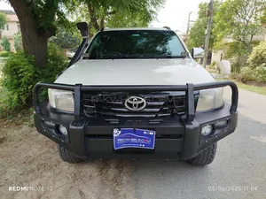 Toyota Hilux Vigo Champ V 2013 for Sale