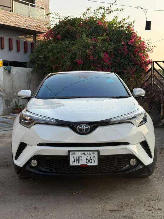 Toyota C-HR 2017 for Sale in Lahore Image-1