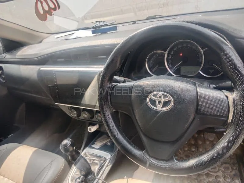 Toyota Corolla Cross HEV 2015 for Sale in Sheikhupura Image-1