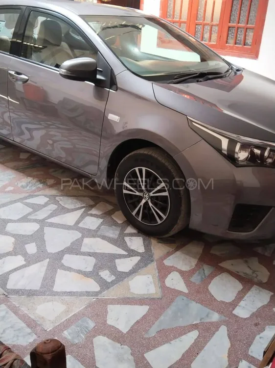 Toyota Corolla 2015 for Sale in Peshawar Image-1