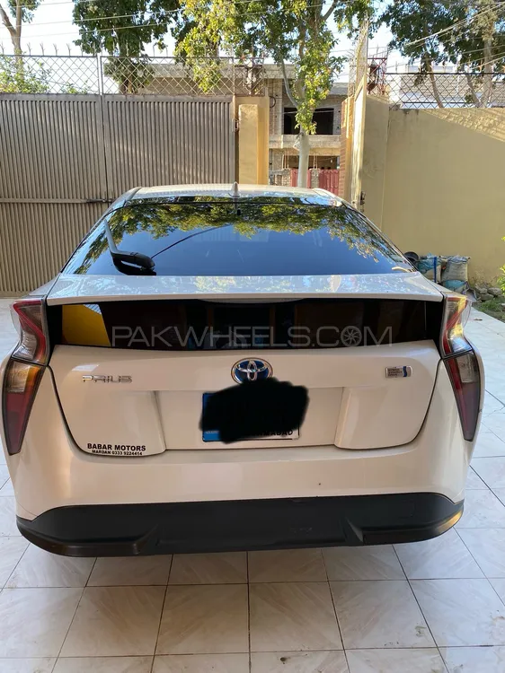 Toyota Prius 2016 for Sale in Mardan Image-1
