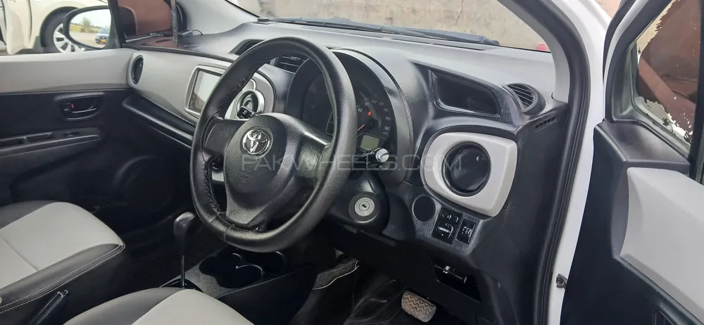 Toyota Vitz 2011 for Sale in Islamabad Image-1