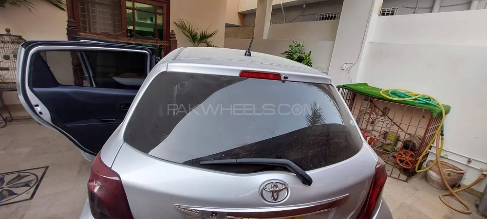 Toyota Vitz 2013 for Sale in Karachi Image-1
