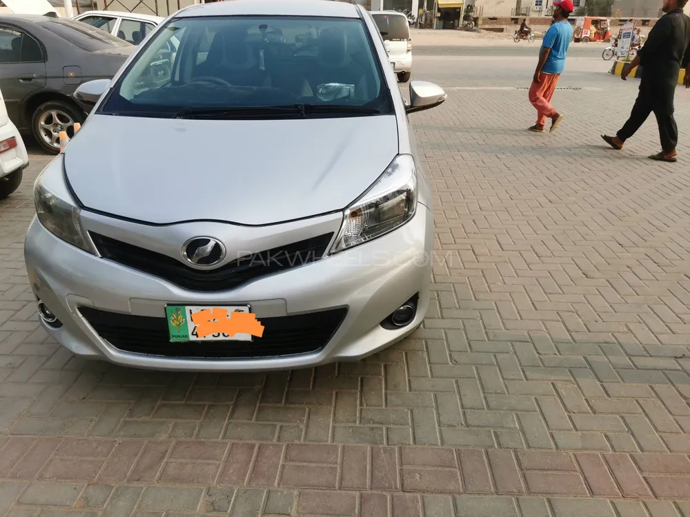 Toyota Vitz 2011 for Sale in Multan Image-1