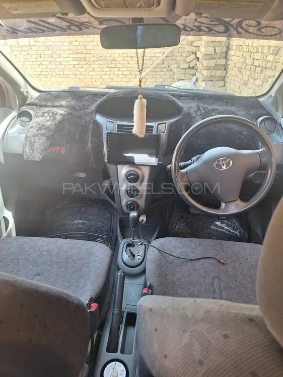 Toyota Vitz 2010 for Sale in Quetta Image-1