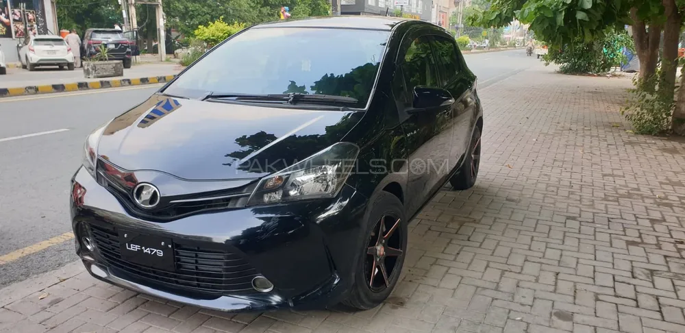 Toyota Vitz 2019 for Sale in Faisalabad Image-1