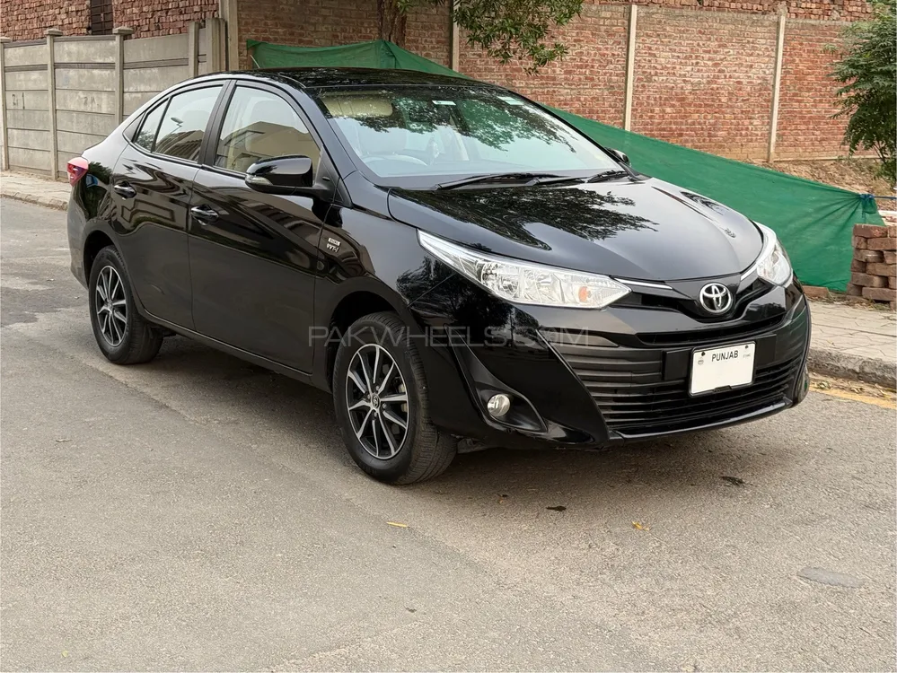 Toyota Yaris Sedan 2021 for Sale in Lahore Image-1