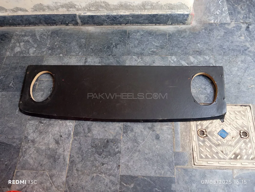 Daihatsu charade back speakers base. Image-1