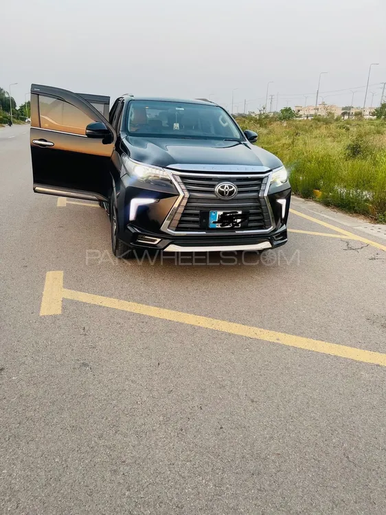 Toyota Fortuner 2019 for Sale in Islamabad Image-1
