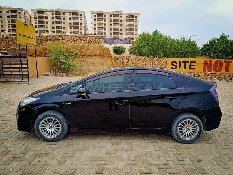 Toyota Prius 2011 for Sale in Karachi Image-1