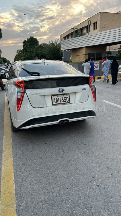 Toyota Prius 2016 for Sale in Islamabad Image-1