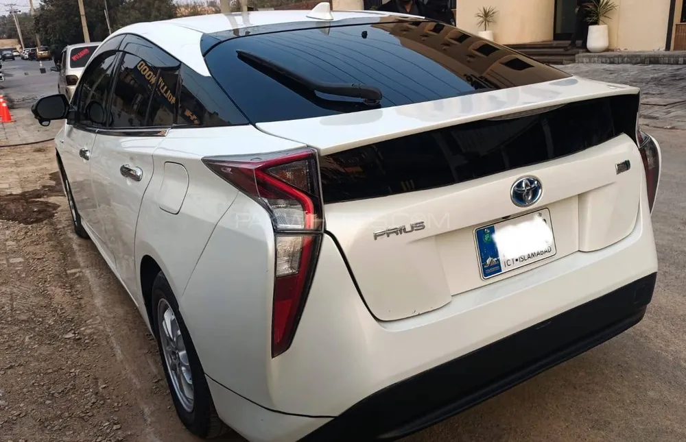 Toyota Prius 2016 for Sale in Islamabad Image-1