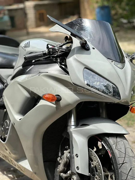 Honda CBR 1000RR 2005 for Sale Image-1
