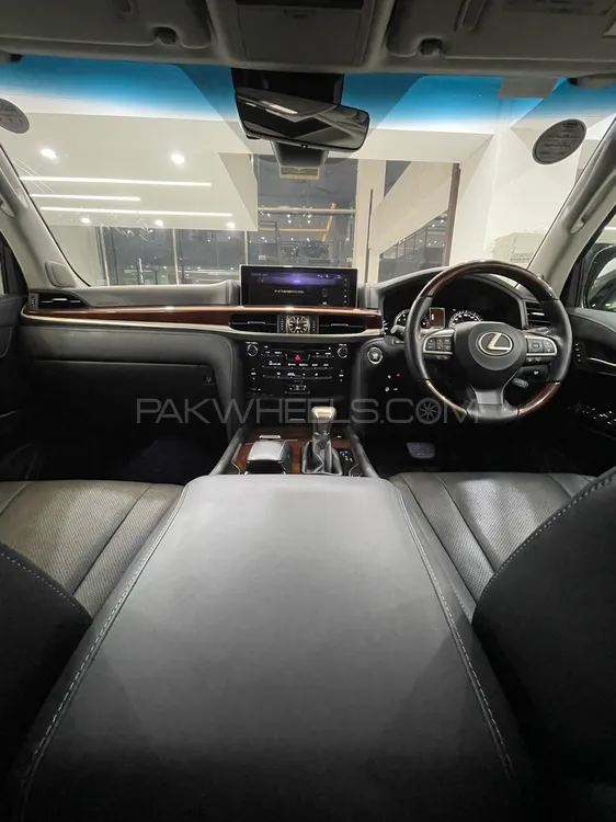 Lexus LX Series 2017 for Sale in Lahore Lexus LX Series 2017 for Sale in Lahore Image-10