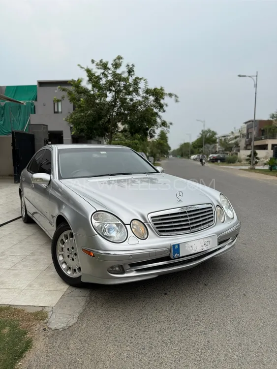 Mercedes Benz E Class 2004 for Sale in Lahore Image-1