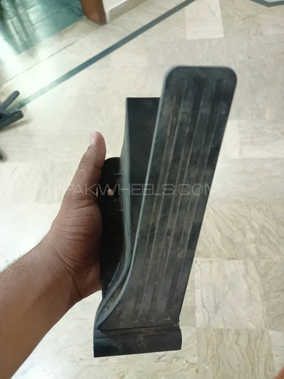 Mercedes C200 Kompressor W204, Orignal Acceleration Pedal Image-1