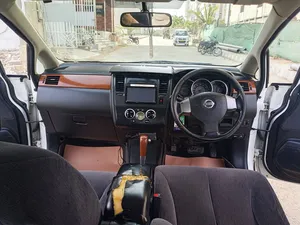Nissan Tiida 15M 2007 for Sale