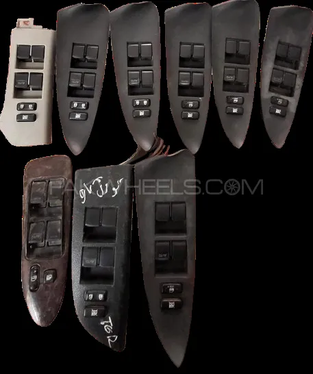 toyota Corolla 2010 model front door/back door buttons  Image-1