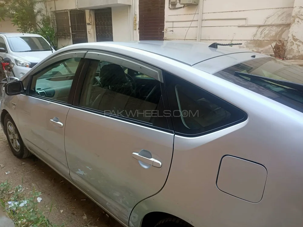 Toyota Prius 2010 for Sale in Karachi Image-1