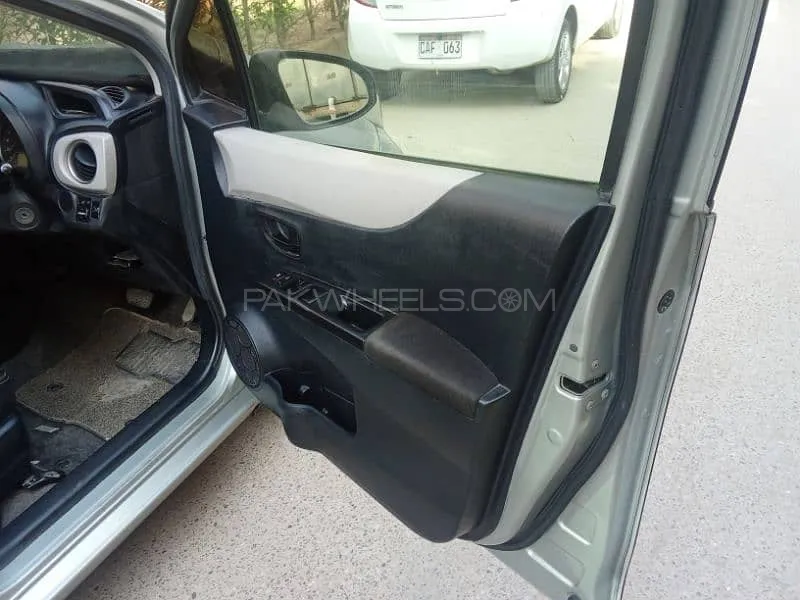 Toyota Vitz 2013 for Sale in Karachi Image-1