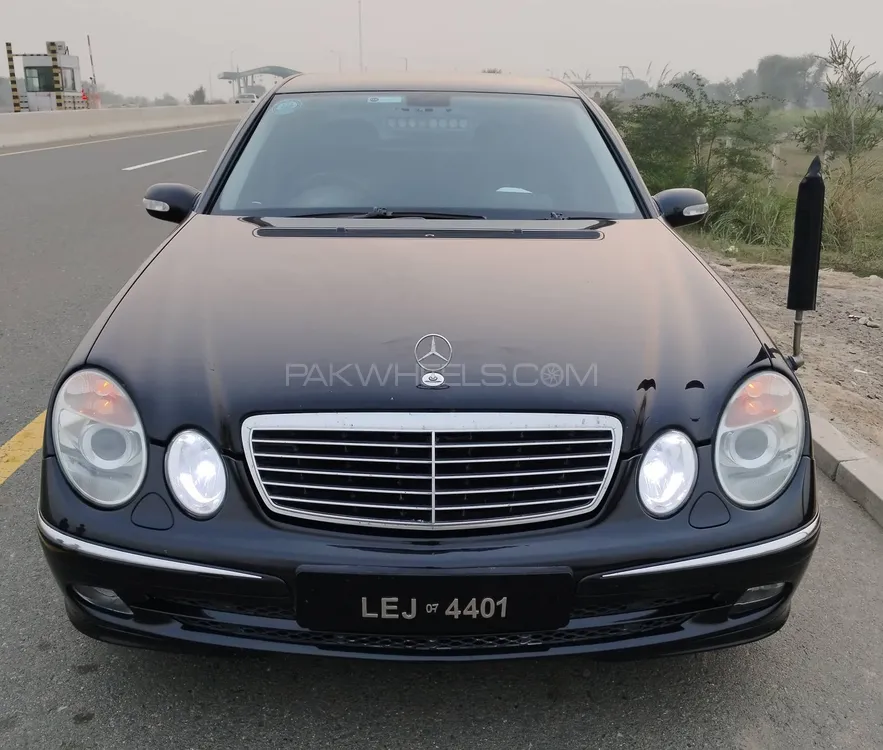 Mercedes Benz E Class 2004 for Sale in Okara Image-1