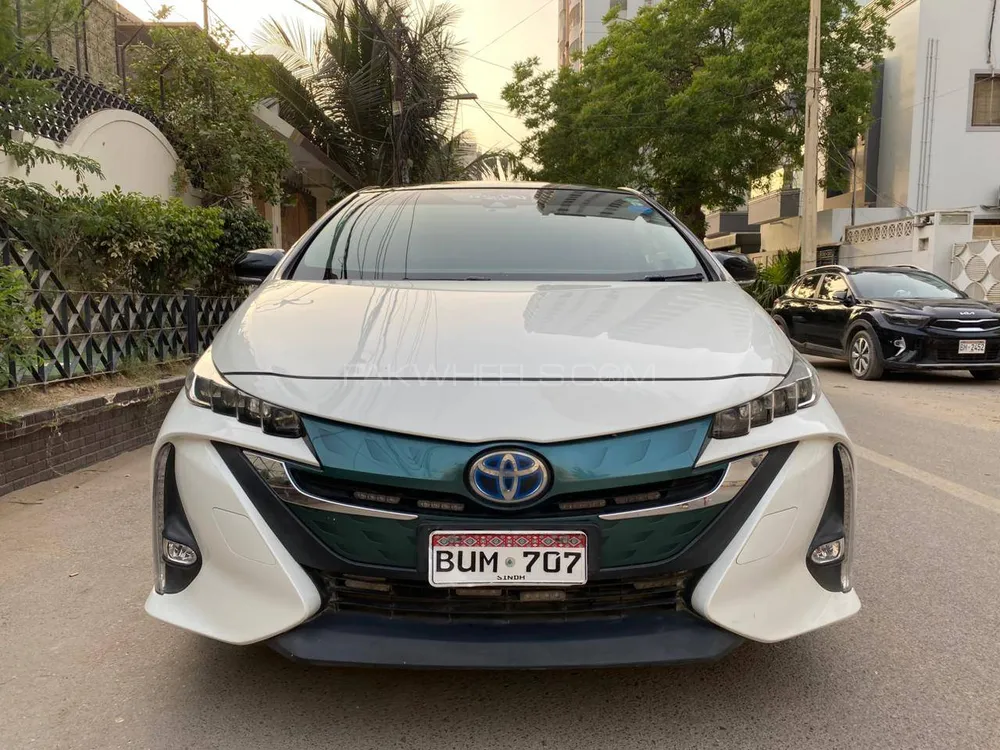 Toyota Prius 2017 for Sale in Karachi Image-1