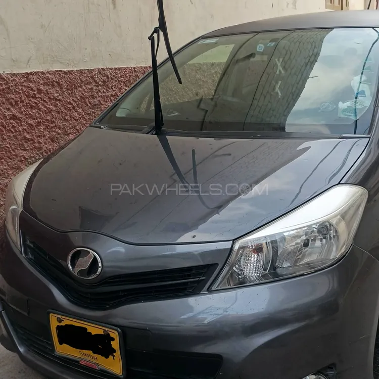 Toyota Vitz 2013 for Sale in Karachi Image-1