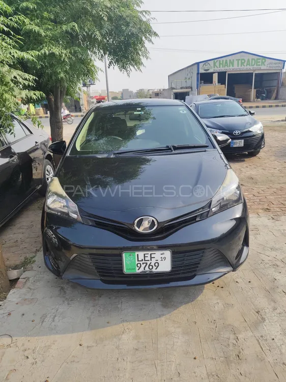 Toyota Vitz 2017 for Sale in Lahore Image-1