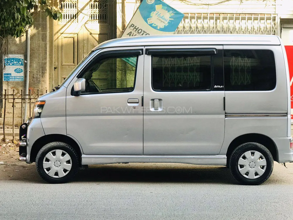Daihatsu Atrai Wagon 2011 for Sale in Karachi Image-1