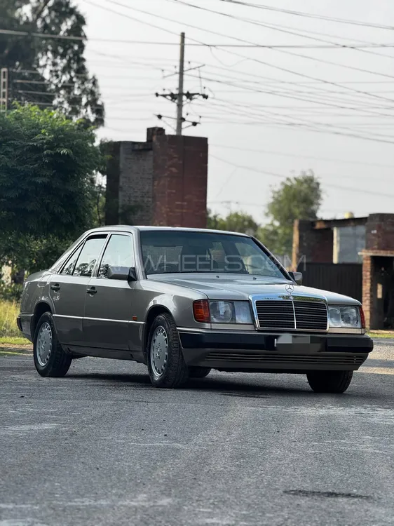 Mercedes Benz E Class 1991 for Sale in Lahore Image-1