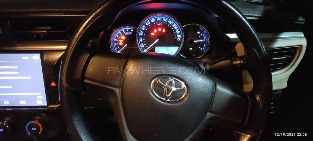 Toyota Corolla 2016 for Sale in Karachi Image-1