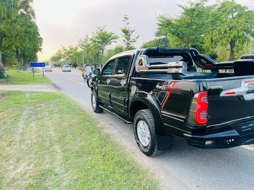 Toyota Hilux 2013 for Sale in Gujranwala Image-1