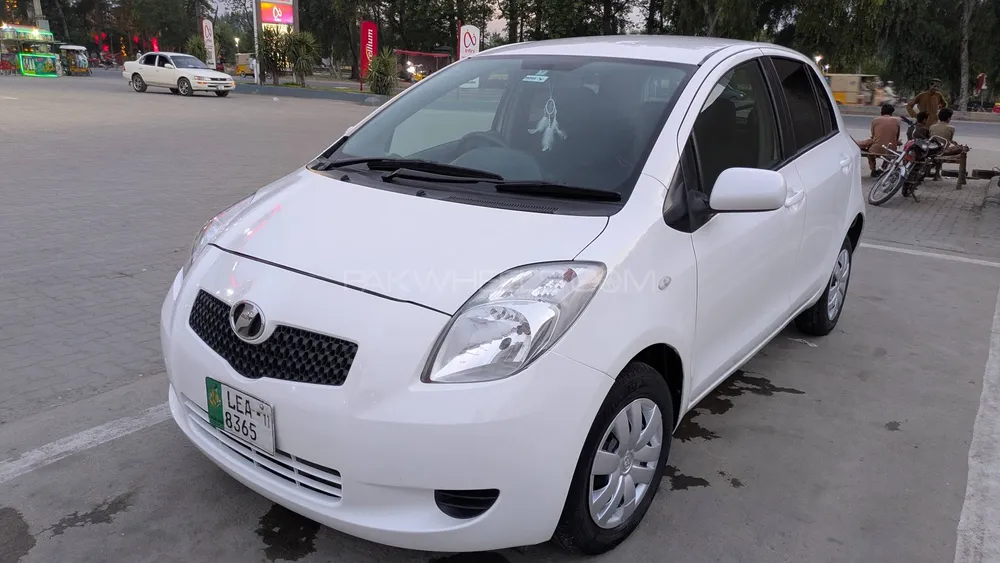 Toyota Vitz 2005 for Sale in Mardan Image-1