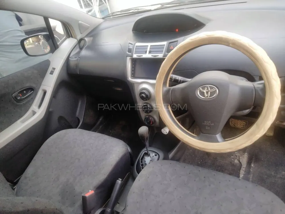 Toyota Vitz 2009 for Sale in Kohat Image-1