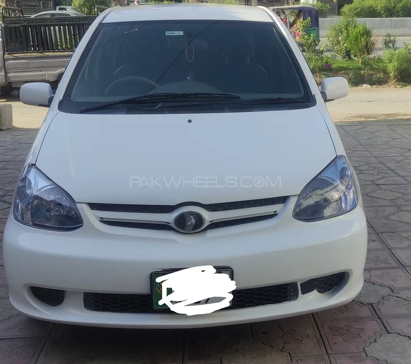 Toyota Platz 2004 for Sale in Peshawar Image-1