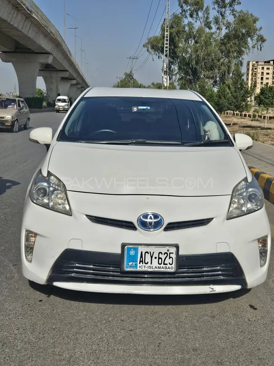 Toyota Prius 2013 for Sale in Peshawar Image-1