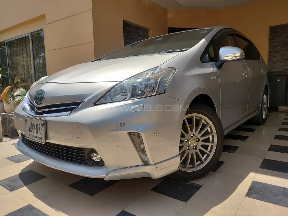 ٹویوٹا پریوس الفا 2013 for Sale in لاہور Image-1