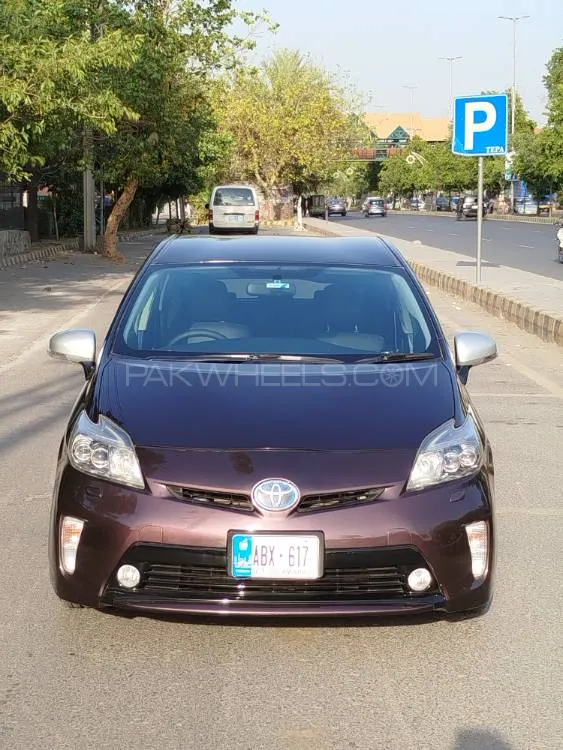 Toyota Prius 2013 for Sale in Lahore Image-1