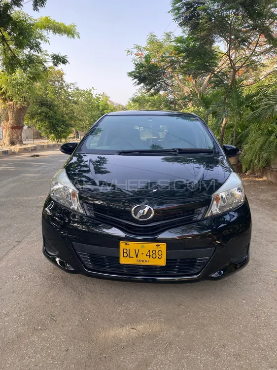 Toyota Vitz 2014 for Sale in Karachi Image-1