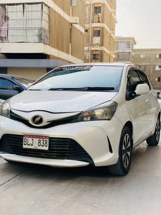 Toyota Vitz 2014 for Sale in Karachi Image-1